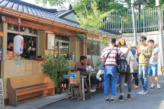 Karikatur-Zeichner in Seongchong-Dong