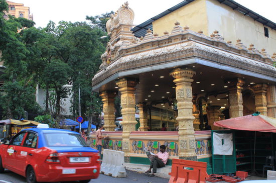 Hinduistischer Tempel in der Strasse unseres Hostels