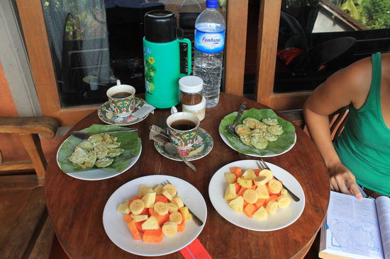 Unser taegliches Fruehstueck auf unserem Balkon