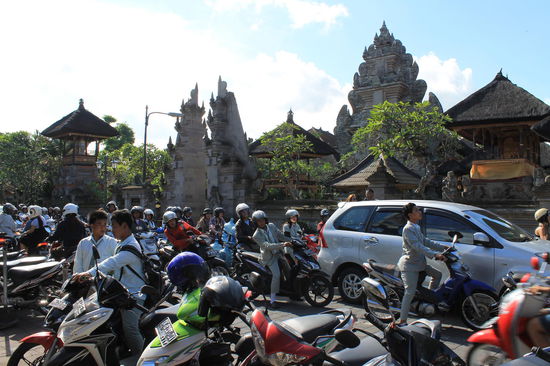 Rushour vor Ubud Palace
