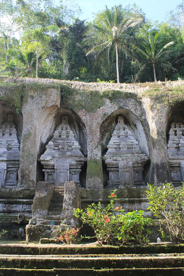 Tempelanlage Gunung Kawi mit in Stein gemeisselten Schreinen