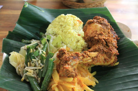 Leckeres Nasi Campur fuer umgerechnet 1,20 Euro!