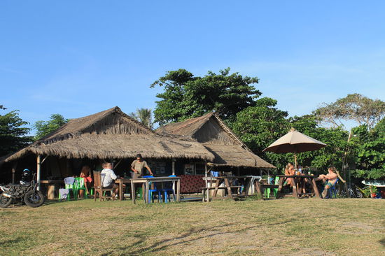 Letzter Warung, der direkt am Strand uebrig geblieben ist