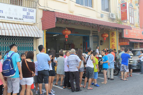 In dem Restaurant wollten wir eigentlich Dim Sum fruehstuecken, die Schlange hat uns dann aber wie auch in anderen Restaurants in Chinatown davon abgehalten