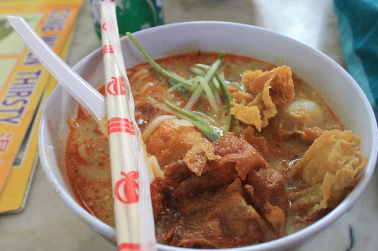 Leckere Laksa-Nudelsuppe