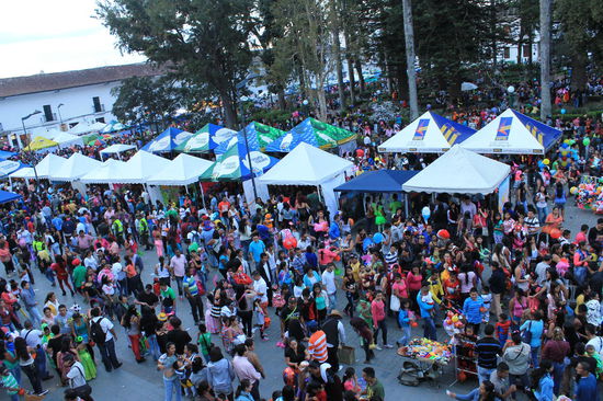 Der Hauptplatz an Halloween