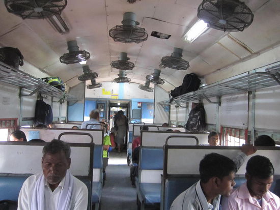 General Class im Zug auf dem Weg von Agra nach Delhi