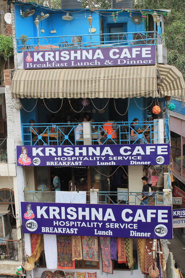 Typisches Haus in der Hauptbazarstrasse - 1. Stock Touri-Shop, 2. Stock Kueche, 3. Stock Restaurant, 4. Stock Rooftop-Cafe