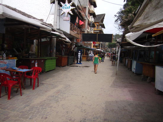 Cocktail-Staende in Montañita am Vormittag