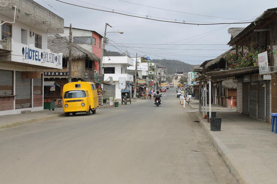 Canoa - an dem gelben Bus gab es Kebab zu kaufen
