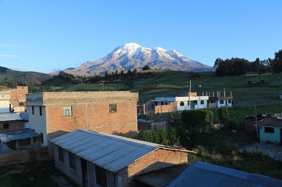 Blick auf den Chimborazo aus dem Fenster in unserem Zimmer in der Comunidad bei Chris Gastfamilie