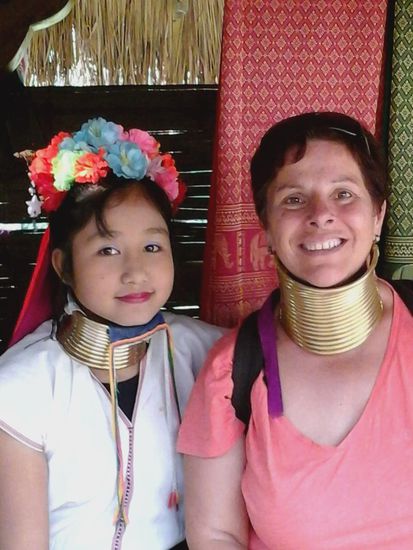 Die halskette ist ziemlich schwer, schon vom probieren tut mir der hals weh!