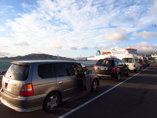 Fast wie im Rostock Überseehafen  - Warten, bis wir endlich auf unsere Fähre fahren dürfen.