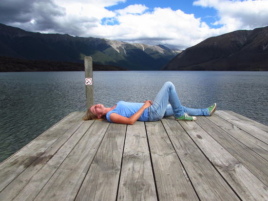 Ist man weit genug vom Ufer weg, reduziert sich die Anzahl an Sandflies etwas  - hier am Lake Rotoiti.