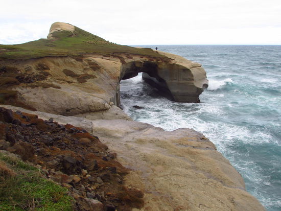 Die beeindruckende Kalkstein-Steilküste am Tunnel Beach.