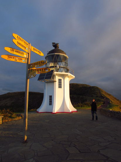 Näher kommen wir der Heimat erst wieder am Ende unserer Reise. Die Entfernung nach London beträgt hier bei 34 Grad Süd und 172 Grad Ost ganze 18.000 Kilometer.
