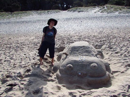 VW Beatle am Strand von Opoutere 