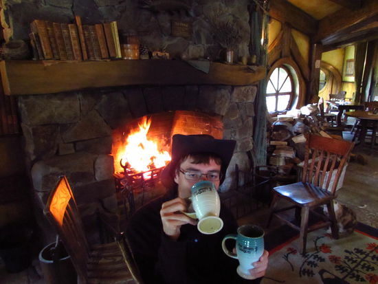 Das erste Bier seit Wochen und dann auch noch im Grünen Drachen - nicht schlecht!
"Und nirgends schmeckt das Bier so gut, wie's bei uns im Grünen Drachen tut!"