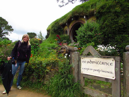 In Beutelsend - nur leider war Herr Bilbo nicht da... ach ja stimmt, der ist ja mit den Elben in den Westen gefahren  .