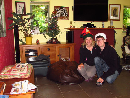 Weihnachtsbaum schmücken mitten im Sommer.