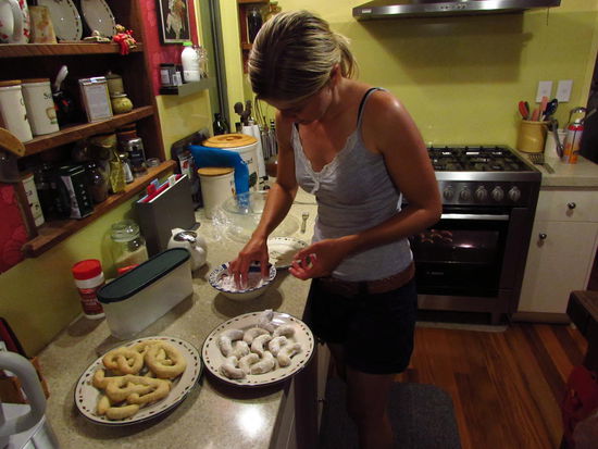 Vanillekipferl-Zubereitung und das ohne Vanillezucker und mit gesalzener Butter. Ob das schmeckt?