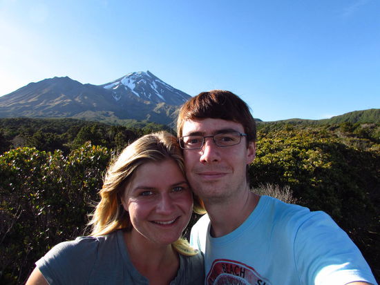 Mount Taranaki zeigt sich im Abendlicht in seiner ganzen Schönheit.