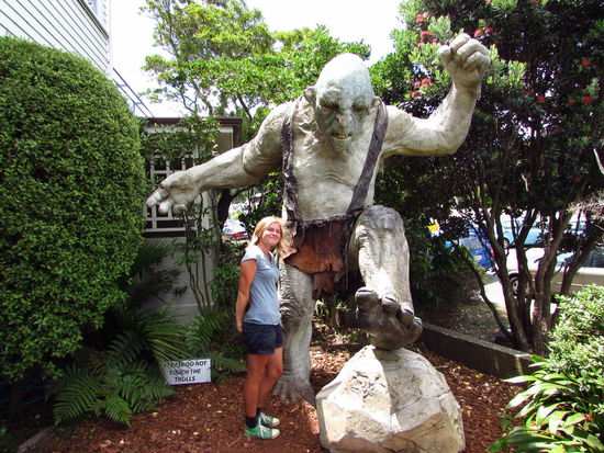 Herrn Bilbos Trolle vor der Weta Cave.