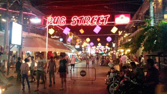 Zentrum des bunten Treibens: Die Pubstreet