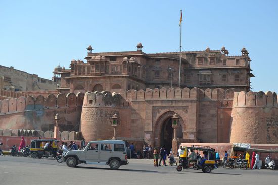 Das Fort ist, durch das unheimlich trockene Wüstenklima und dem geringen Regen extrem gut für seine 500 Jahre erhalten und sehr sehenswert.