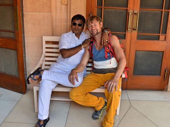 Wir kennen uns zwar nicht, aber im Rahmen der Völkerverständigung geben wir ein freundschaftliches Bild ab 