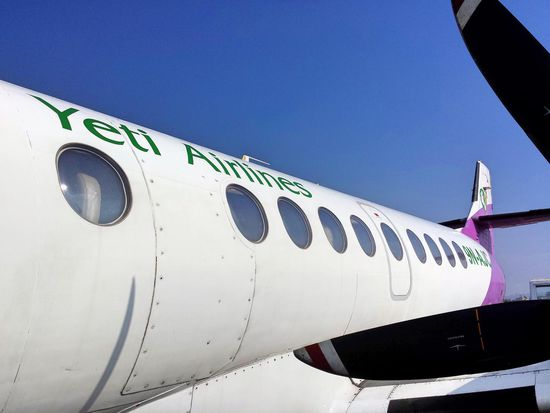 Mit dem 30 Sitzes, die 200 km in 25min. Nach Pokhara