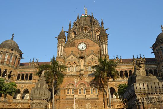 Ankunft am wunderschönen Terminus Bahnhof in Mumbai