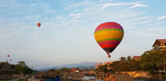 Abendliches Balloning über Vang Vieng (haben wir aber nicht gemacht (80Dollar))