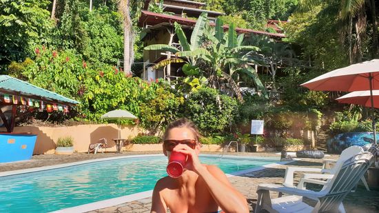 Am Pool vom Hostel Plinio