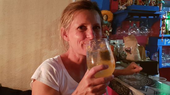 aufgehört mit einem Gin-Cocktail.... oh uns ging es am nächsten Tag etwas übel.