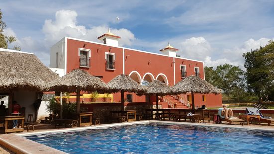 Hazienda Oxman, hier kann man bequem einen halben Tag entspannen und außer den Pool auch noch den super Cenoten zur Abkühlung nutzen.