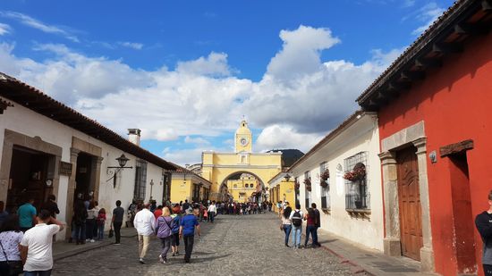 Touristen aus alles Welt, aber auch viele Einheimische kommen am Wochenende hier zu besuch.