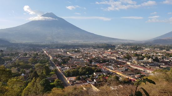 Antigua am Fuße des Vulkan Antigua.