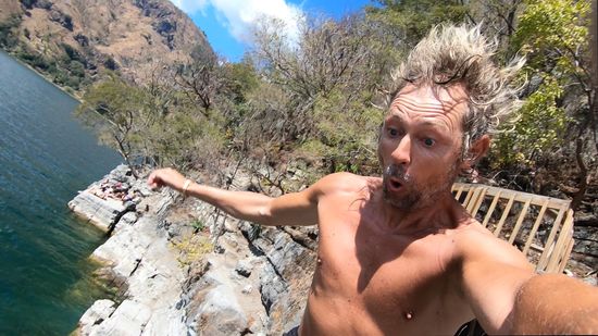 Schöner Gesichtsausdruck...könnte mich schlapp lachen.