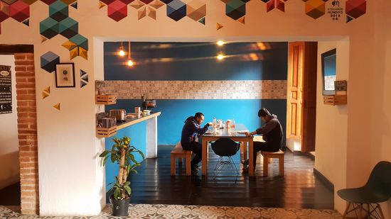 Frühstücks-bereich...auch wenn das hier so großzügig wirkt, die Zimmer waren die kleinsten auf meiner ganzen Reise: 6 Betten auf 7,5qm...