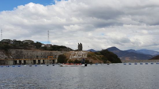 Am Ende das Stauwerk zur Stromerzeugung