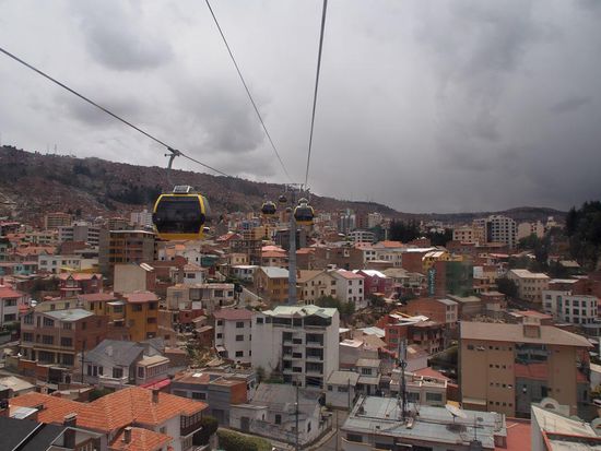 In der Gondel (von Doppelmayr/Garaventa ) über La Paz