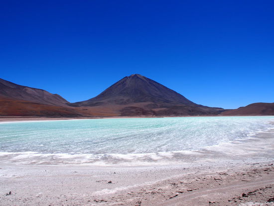 Laguna Verde mit dem Vulkan Licancabur