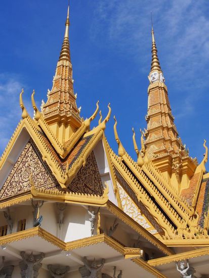 Klassische Khmer-Dächer beim Königspalast