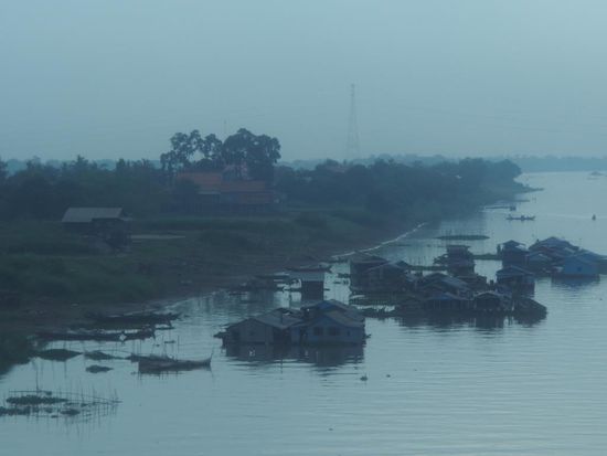 Dorf am Ufer des Tonlé Sap auf dem Weg nach Siem Reap