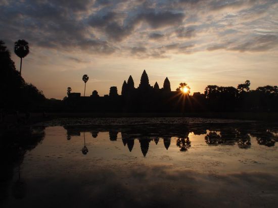 Sonnenaufgang bei Angkor Wat