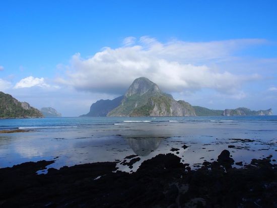 Blick zum Bacuit-Archipel