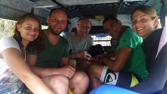 Unsere Tauchgruppe unterwegs nach Apo Island