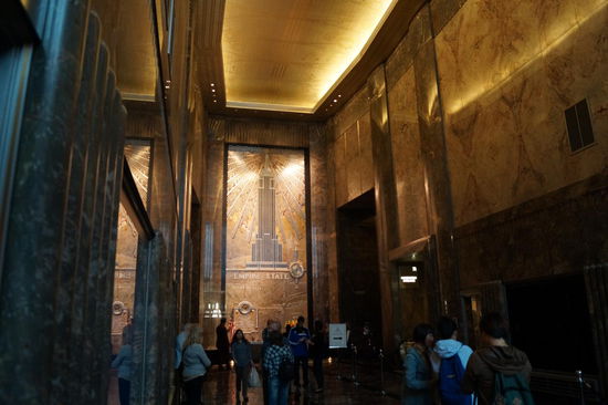 die imposante Eingangshalle des Empire State Buildings
