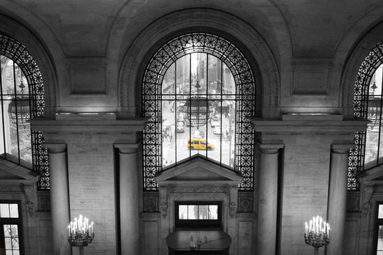 Blick von der Empore in der Eingangshalle der New York Public Library